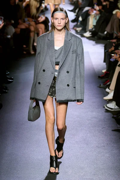 Look 17